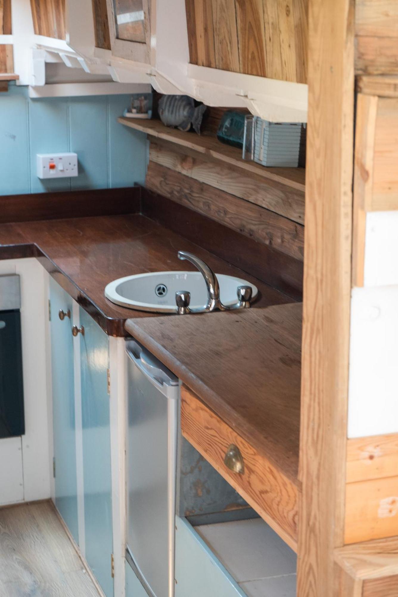 Swallowfield Glamping-Unsinkable Йеавил Экстерьер фото
